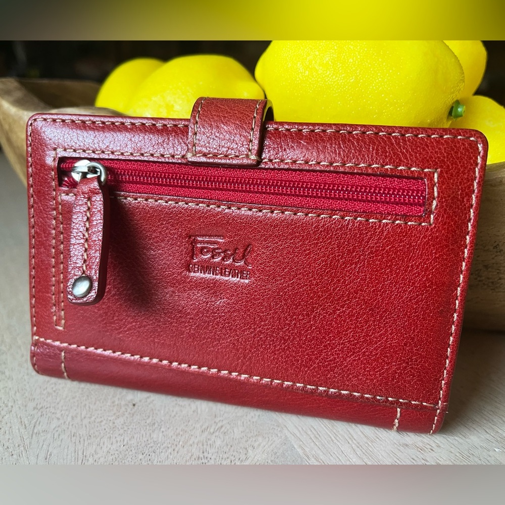 Fossil Red Leather Card Wallet with Silver D-Ring - Picture 2 of 9